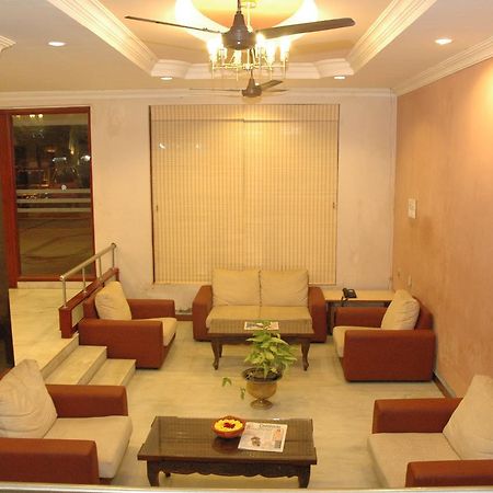 Hotel Saradharam Чидамбарам Экстерьер фото